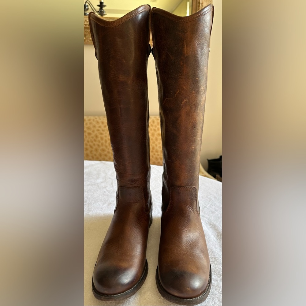 Classic Frye Melissa Button Boots in Cognac 8-1/2 M; pre-owned, good condition